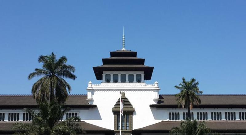 Amaris Hotel Cimanuk Bandung Exterior photo